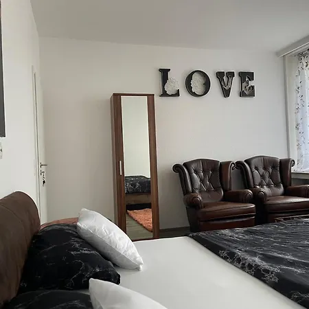 5 Bedroom In Center Perfect For Groups And Families