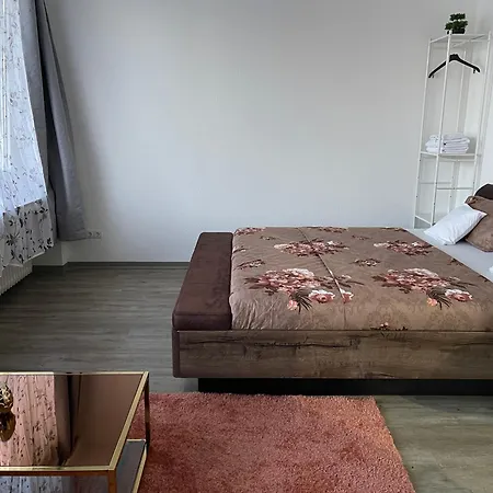 5 Bedroom In Center Perfect For Groups And Families