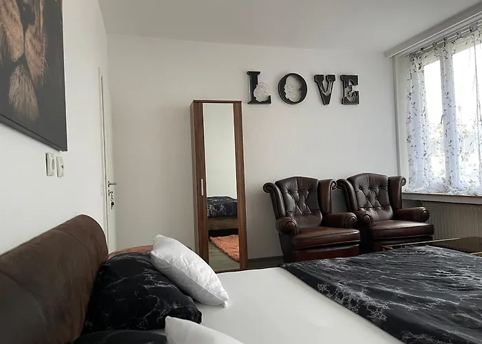 5 Bedroom In Center Perfect For Groups And Families