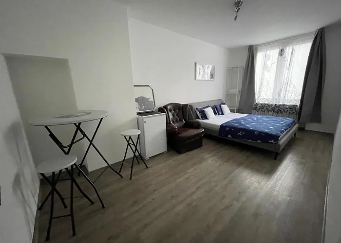 5 Bedroom In Center Perfect For Groups And Families